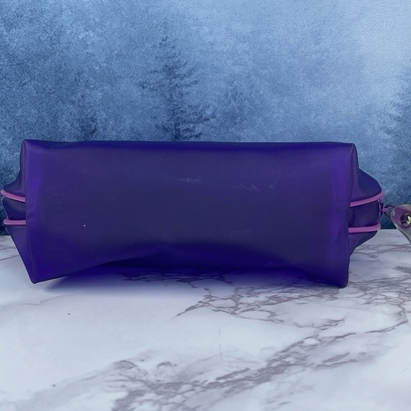 Clinique Cosmetic Bag - Picture 7 of 11